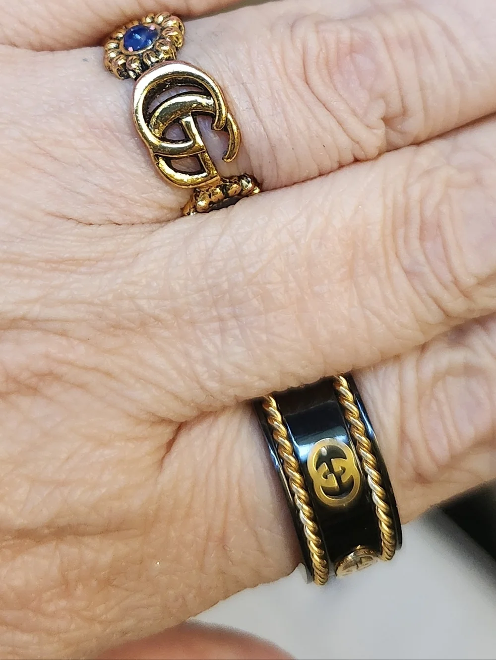 GUCCI GG Black and Gold Logo Band Size 9 Ring Unisex - Picture 3 of 4